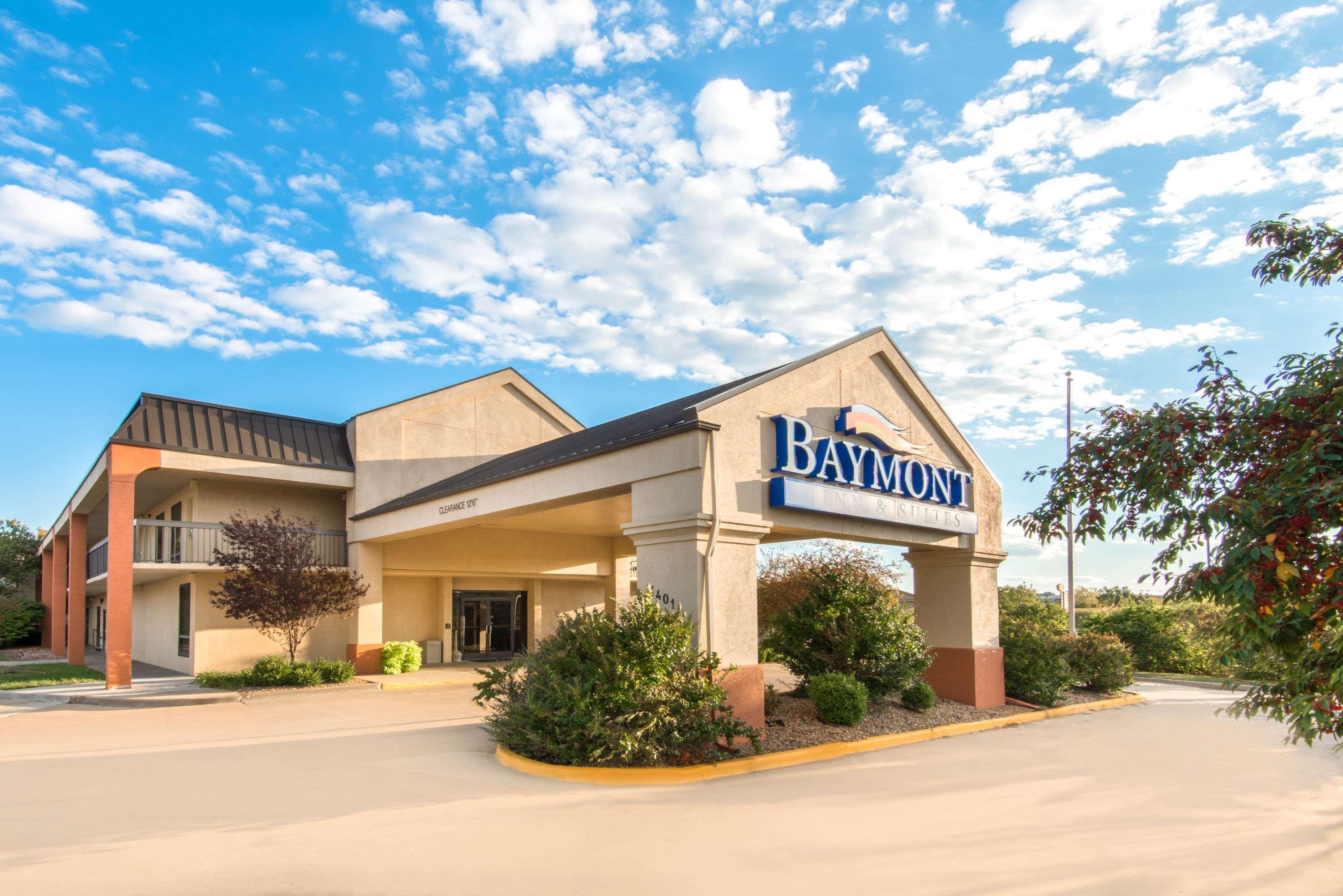 Baymont By Wyndham Topeka Exterior foto